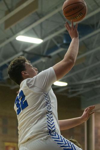 Boys Basketball - Mazama v. Henley