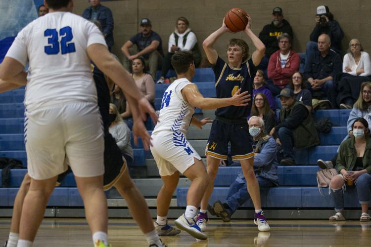 Boys Basketball - Mazama v. Henley