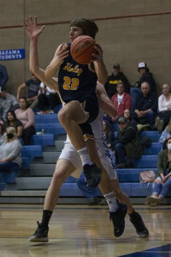 Boys Basketball - Mazama v. Henley