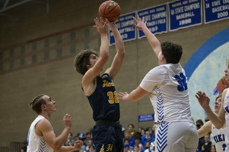 Boys Basketball - Mazama v. Henley
