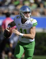 Some Pac-12 teams encountering midseason QB challenges