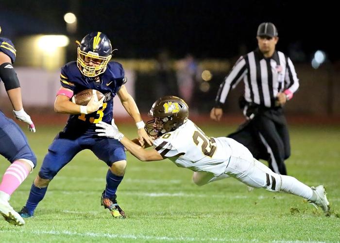 Hen - 13 avoids tackle.jpg